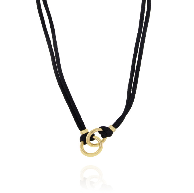 Ingrosso collana a 2 fili tessuto in seta nero con 2 anelli centrali in argento 925 placcato oro cod. 19431826