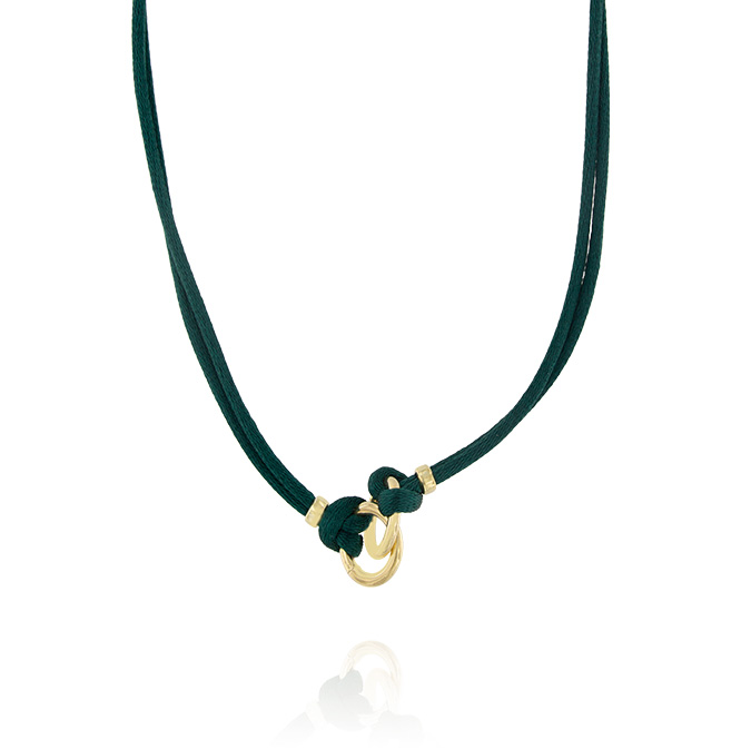 Ingrosso collana a 2 fili tessuto in seta verde con 2 anelli centrali in argento 925 placcato oro cod. 19431846